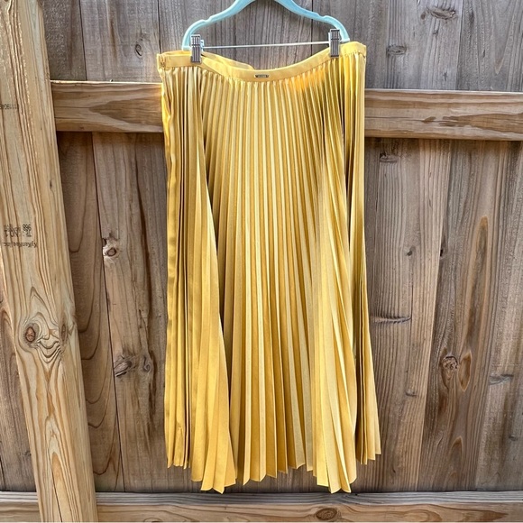 Guess Sunlit Yellow A-Line Skirt - Picture 2 of 5